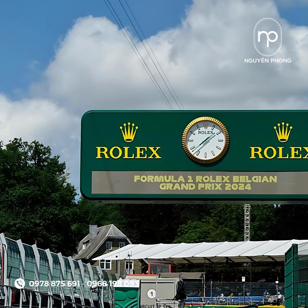 logo Rolex trên đồng hồ